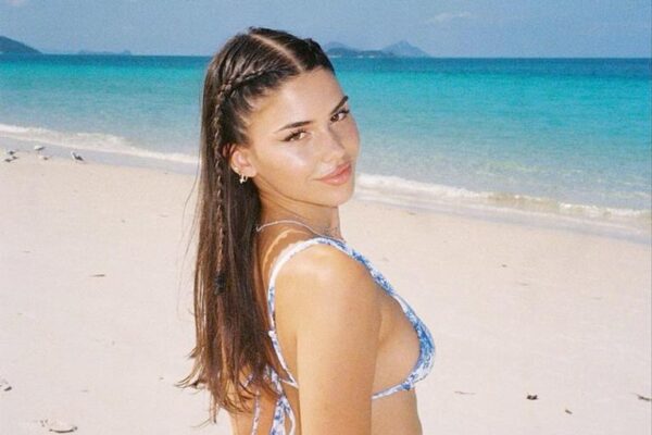 Leah Halton Height: How Tall Is The Rising Star In The Spotlight? Leah Halton Height
